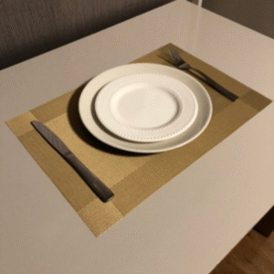 “Jogo Americano Colorido Bege – 4 Peças, Prático e Resistente para Mesa